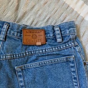 Vintage high waisted LizWear shorts.